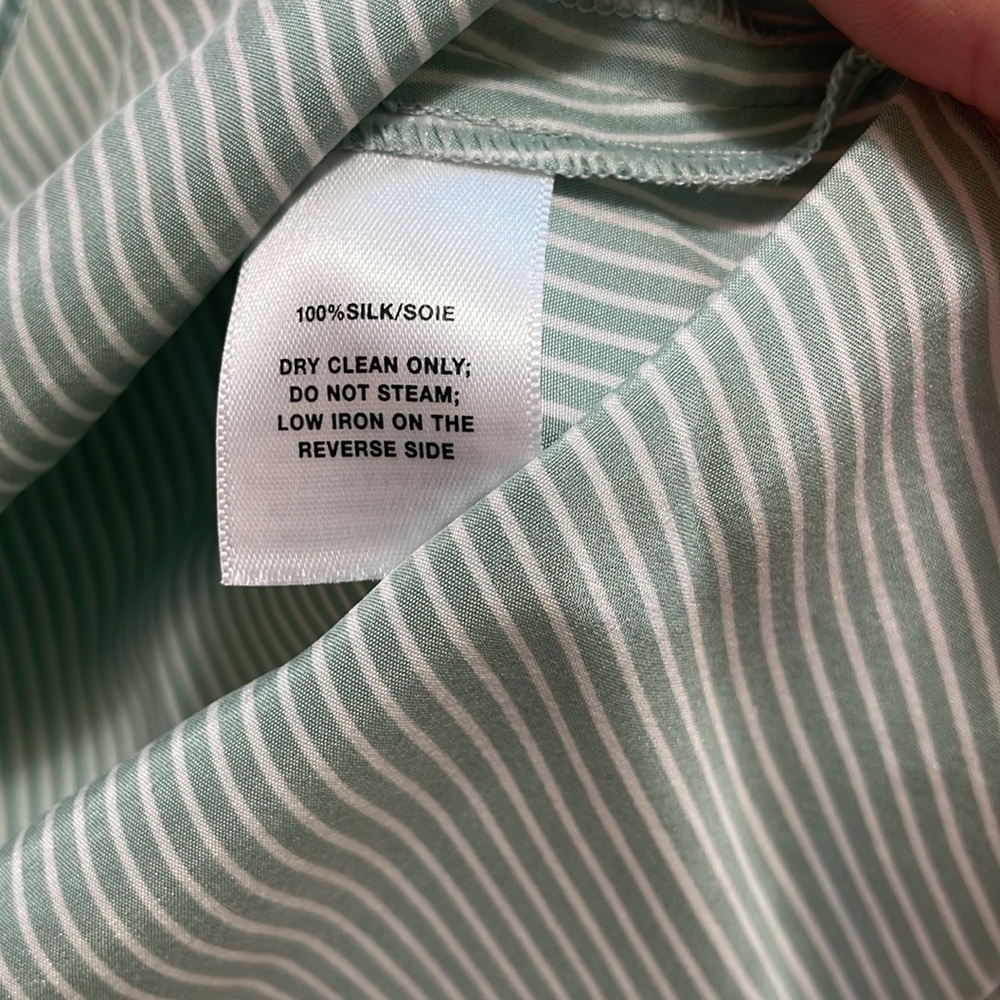 LAFAYETTE 148 silk pin striped blouse! - Picture 7 of 7